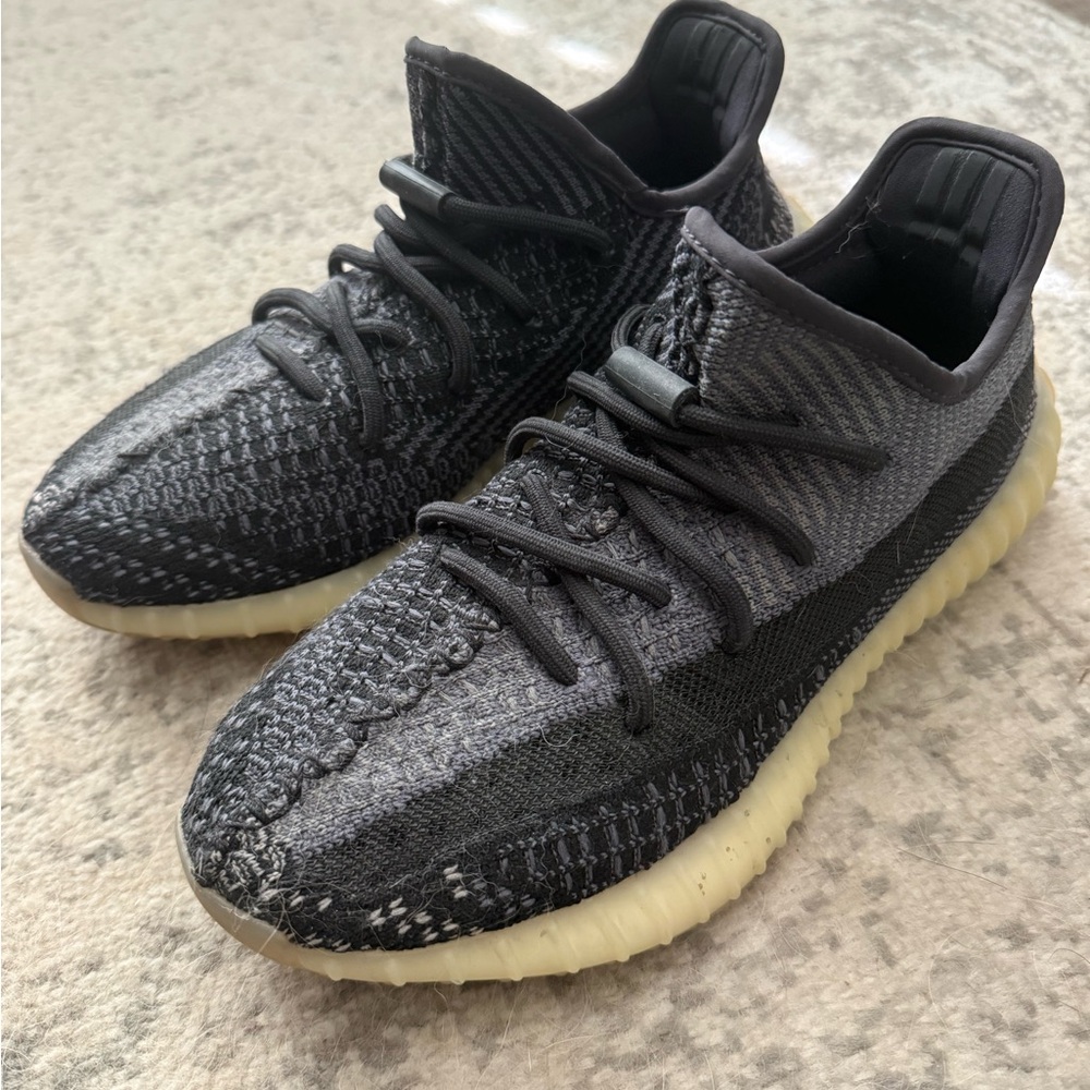 Like New Yeezy 350 V2 Carbon